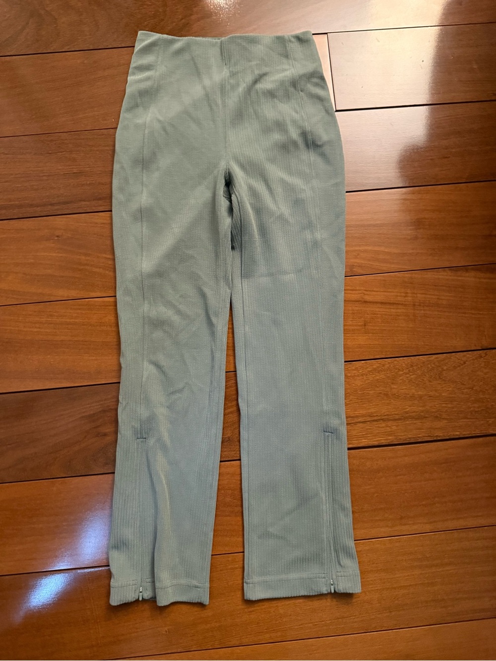 Lululemon Sage Green Ribbed Knit Pants size 0